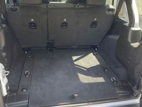 Used 2025 Jeep Wrangler Sahara image 24