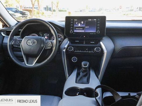 Used 2022 Toyota Venza LE image 14