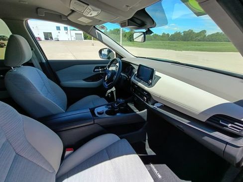Used 2023 Nissan Rogue SV AWD/4WD image 34