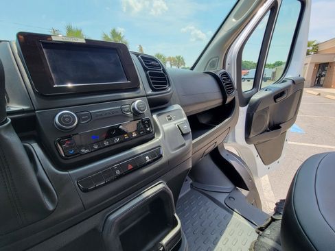 Used 2025 RAM ProMaster 2500 w/ Convenience Group FWD image 22