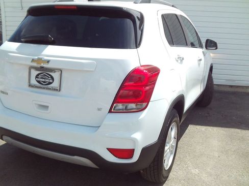 Used 2017 Chevrolet Trax LT w/ Sun & Sound Package FWD image 8