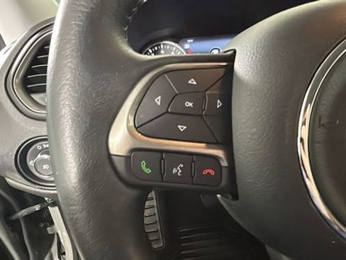 Used 2022 Jeep Renegade Latitude AWD/4WD image 15