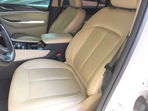 Used 2022 Jeep Grand Cherokee L Limited RWD image 11
