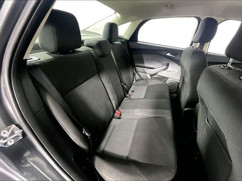 Used 2018 Ford Focus SE w/ SE Appearance Package FWD image 26