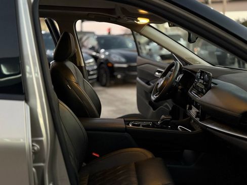 Used 2021 Nissan Rogue Platinum image 12