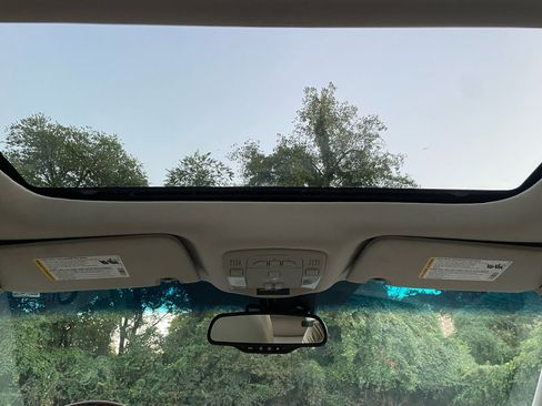 Used 2008 Cadillac DTS Luxury II image 28