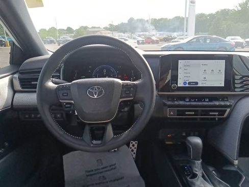 Used 2025 Toyota Camry SE w/ Convenience Package AWD/4WD image 25