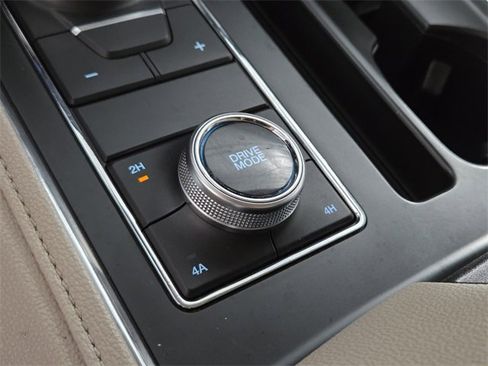 Used 2024 Ford Expedition Max XLT image 27