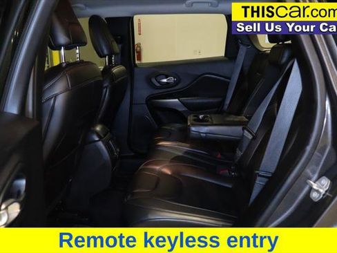 Used 2019 Jeep Cherokee Latitude Plus image 11