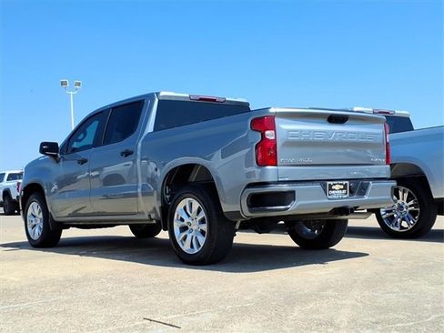 Used 2025 Chevrolet Silverado 1500 Custom image 3