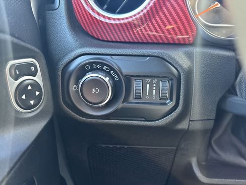 Certified 2020 Jeep Wrangler Unlimited Sahara AWD/4WD image 16