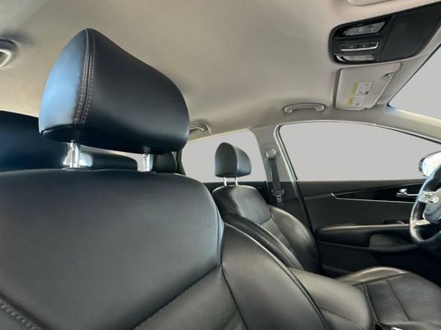 Used 2019 Kia Sorento EX image 19