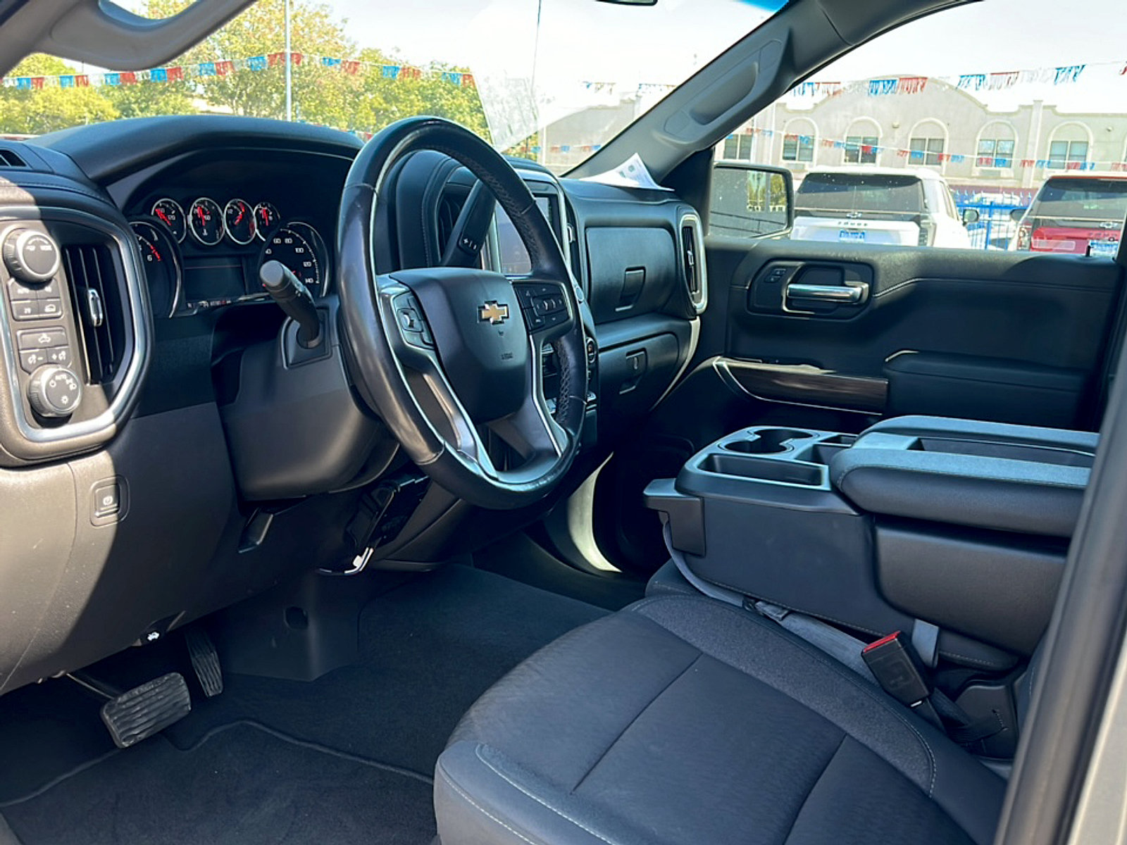 Used 2021 Chevrolet Silverado 1500 LT AWD/4WD image 46