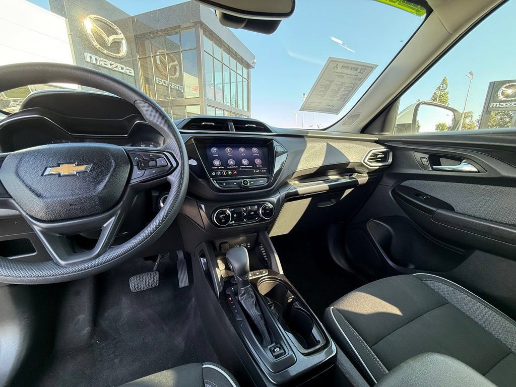 Used 2021 Chevrolet TrailBlazer LT w/ Convenience Package FWD image 24