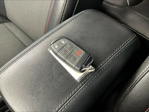 Used 2025 Jeep Compass Trailhawk AWD/4WD image 34