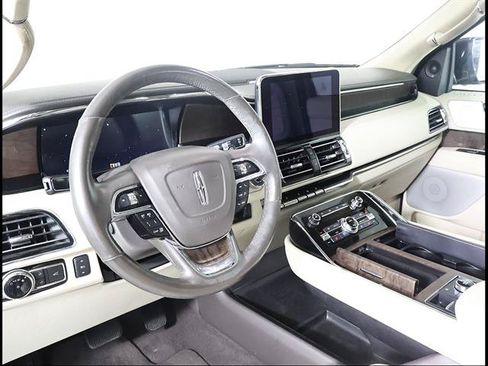 Used 2019 Lincoln Navigator Reserve AWD/4WD image 6
