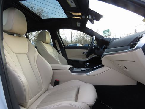 Used 2022 BMW 330i xDrive Sedan w/ Driving Assistance Package image 14