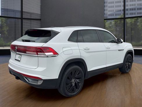 Used 2024 Volkswagen Atlas Cross Sport SE FWD image 5