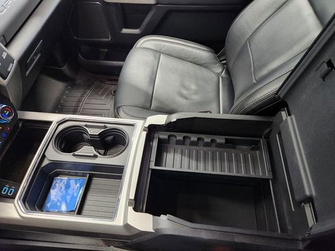 Used 2017 Ford F350 Lariat w/ Chrome Package image 28