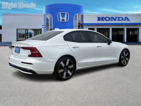 Used 2024 Volvo S60 T8 Ultimate w/ Climate Package image 8