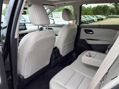 New 2025 Nissan Rogue SL w/ Tech Package image 27