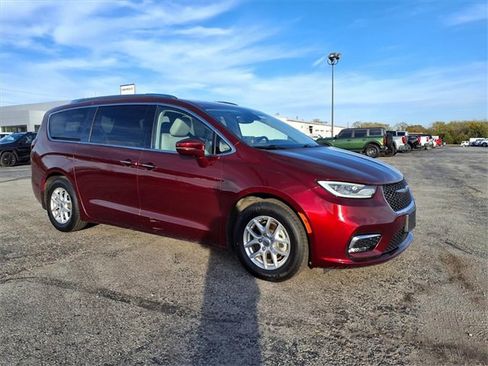 Used 2021 Chrysler Pacifica Touring-L image 4