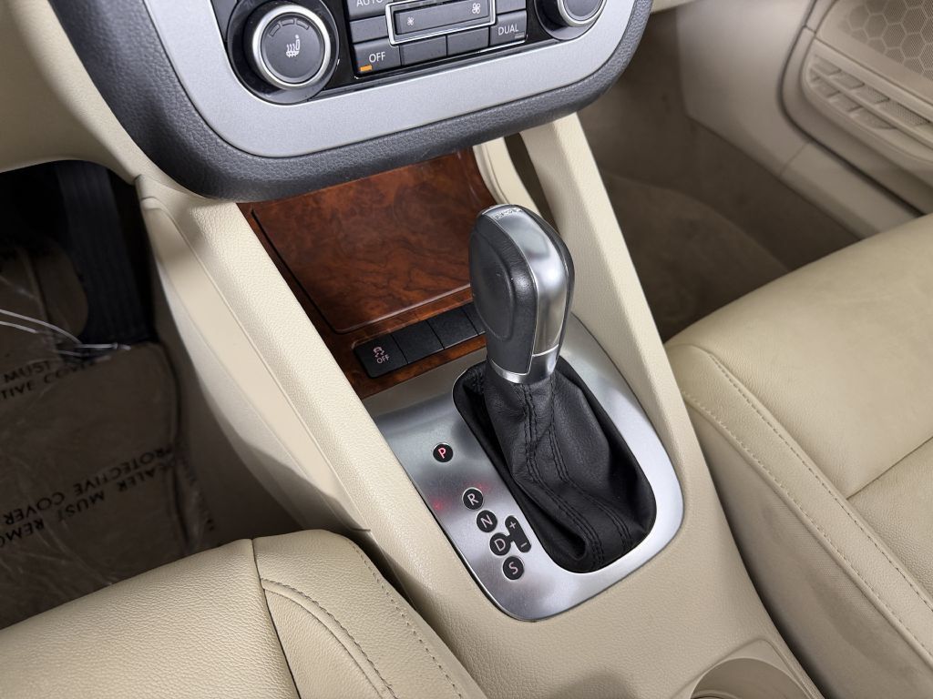 Used 2012 Volkswagen Eos Lux FWD image 42