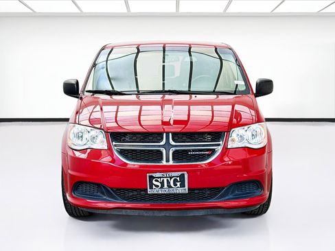 Used 2016 Dodge Grand Caravan American Value Package w/ UConnect Hands-Free Group FWD image 2