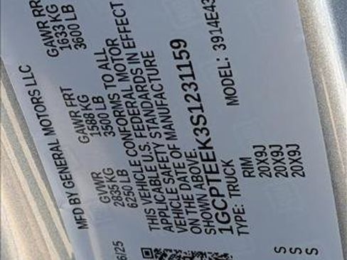 Used 2025 Chevrolet Colorado Trail Boss w/ Midnight Edition image 16