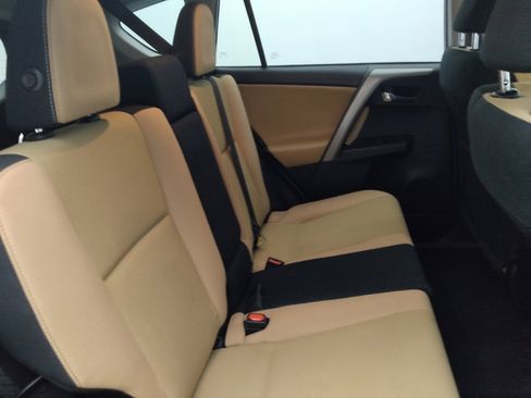 Used 2018 Toyota RAV4 XLE FWD image 19