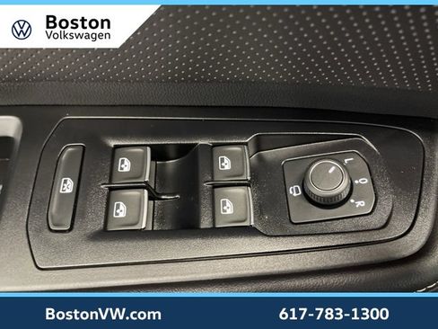 Used 2025 Volkswagen Atlas SEL Premium R-Line image 32