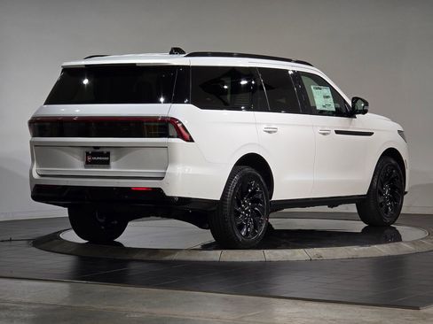 New 2025 Lincoln Navigator Reserve w/ Jet Appearance Package image 9