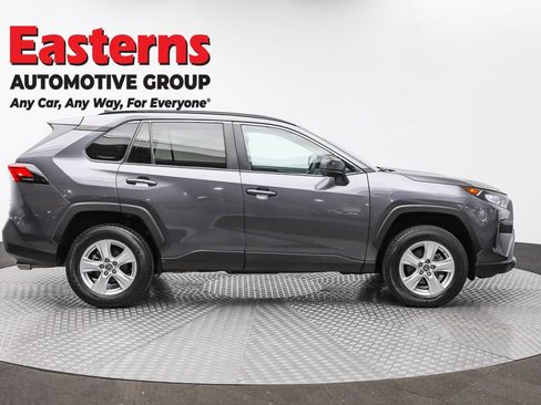 Used 2021 Toyota RAV4 LE image 4