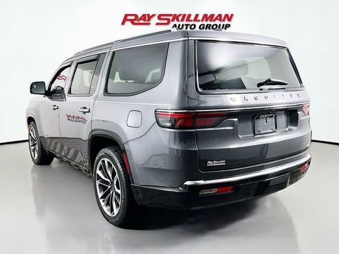 Used 2022 Jeep Wagoneer Series III w/ Premium Group I AWD/4WD image 5