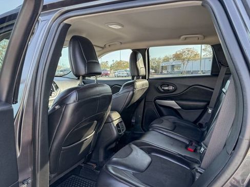 Used 2017 Jeep Cherokee Trailhawk w/ Cold Weather Group image 22