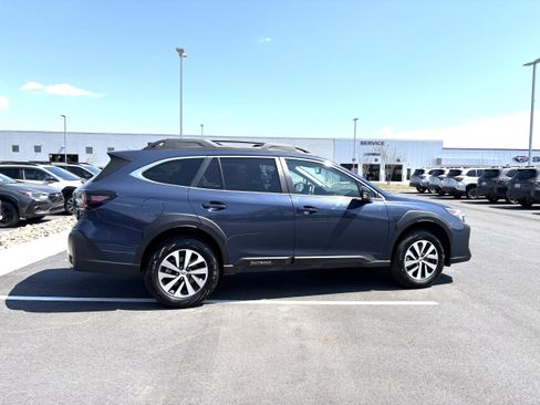 Used 2025 Subaru Outback Premium image 8