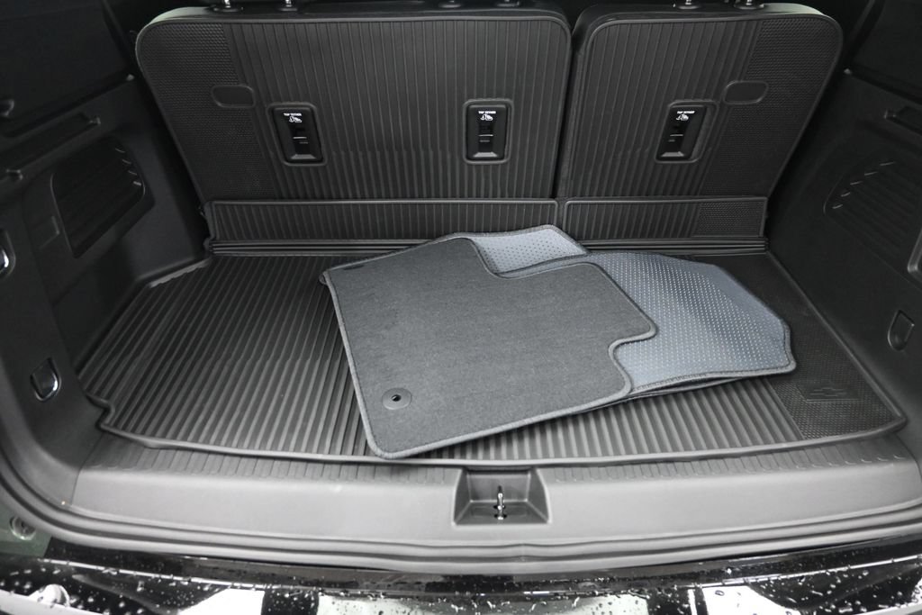 New 2027 Chevrolet Traverse RS w/ LPO, Floor Liner Package AWD/4WD image 12