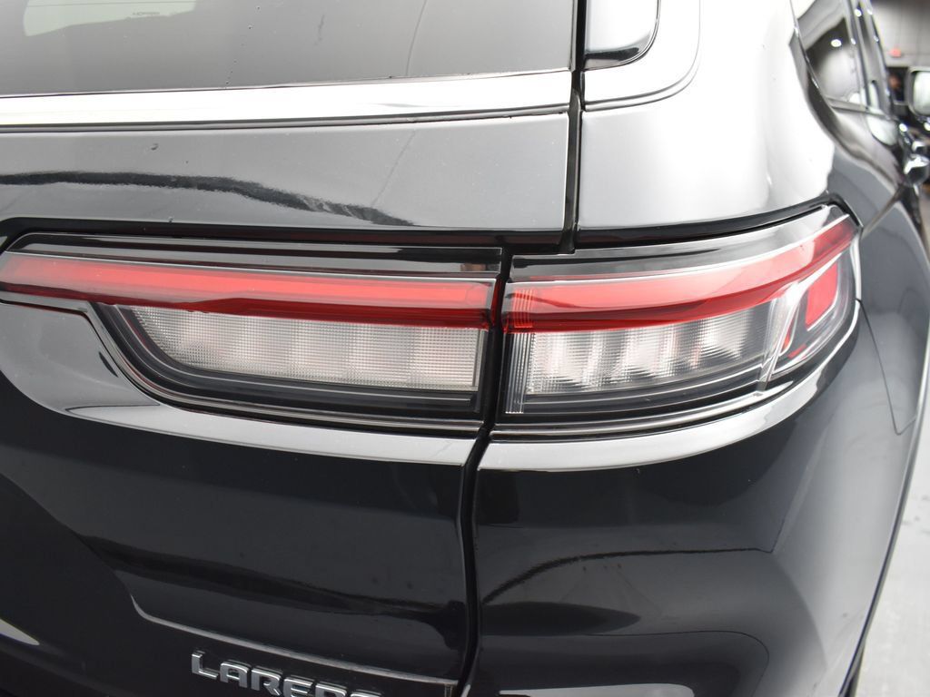 Used 2022 Jeep Grand Cherokee L Laredo w/ Luxury Tech Group I AWD/4WD image 8