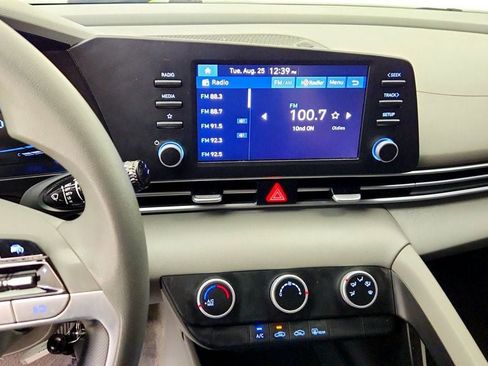 Used 2024 Hyundai Elantra SE FWD image 16