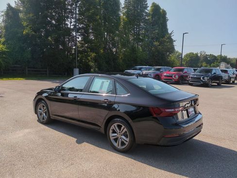 Used 2023 Volkswagen Jetta SE w/ Panoramic Sunroof Package FWD image 7