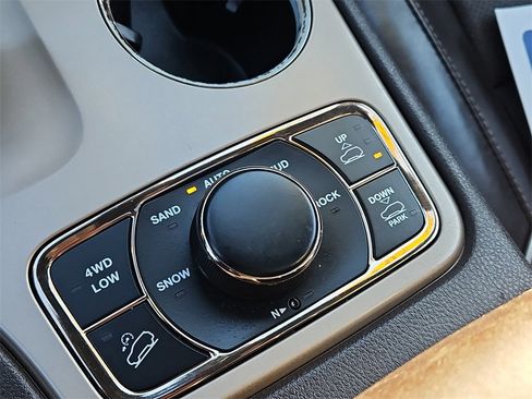 Used 2015 Jeep Grand Cherokee Summit image 18