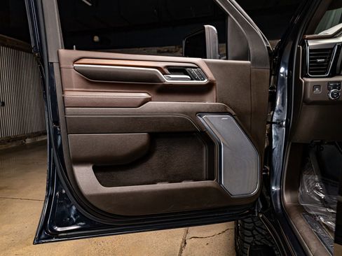 Used 2024 GMC Sierra 3500 Denali w/ Denali Reserve Package image 32