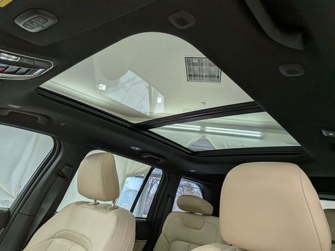 Used 2024 Jeep Grand Cherokee Limited w/ Luxury Tech Group II image 16