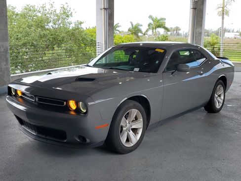 Used 2023 Dodge Challenger SXT image 4