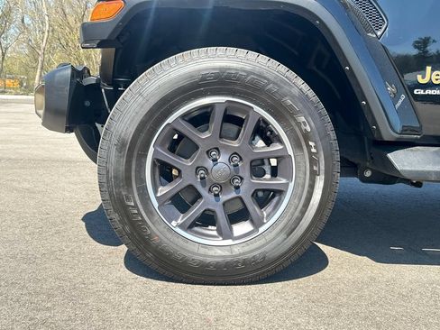 Used 2023 Jeep Gladiator Overland w/ Dual Top Group AWD/4WD image 10