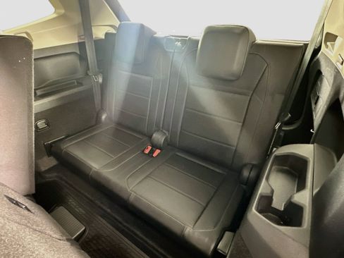 Used 2020 Volkswagen Tiguan SE w/ Panoramic Sunroof Package FWD image 27