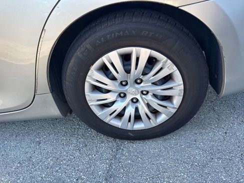 Used 2013 Toyota Camry L image 9