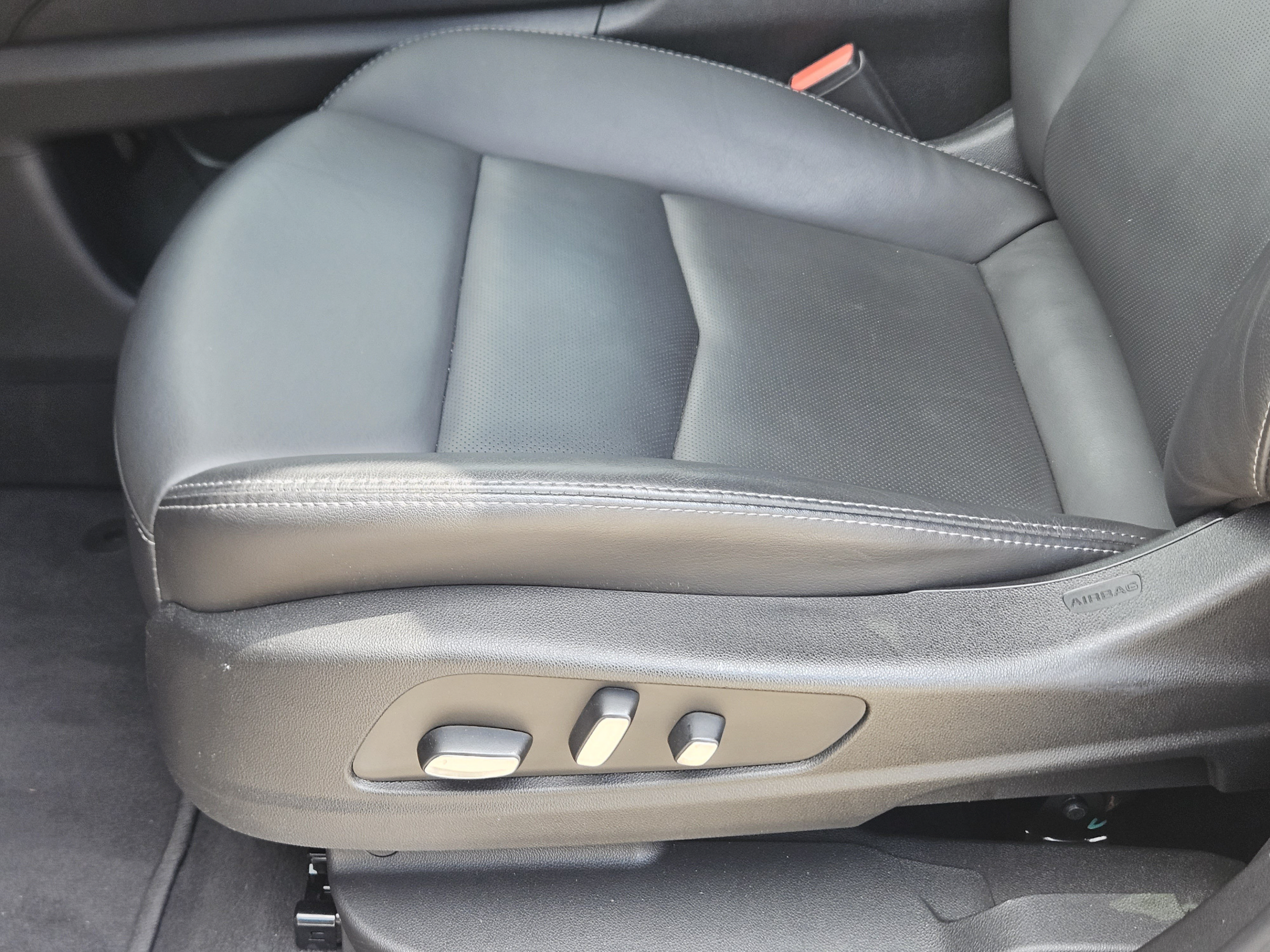 Used 2023 Cadillac XT5 Sportv w/ Technology Package AWD/4WD image 16