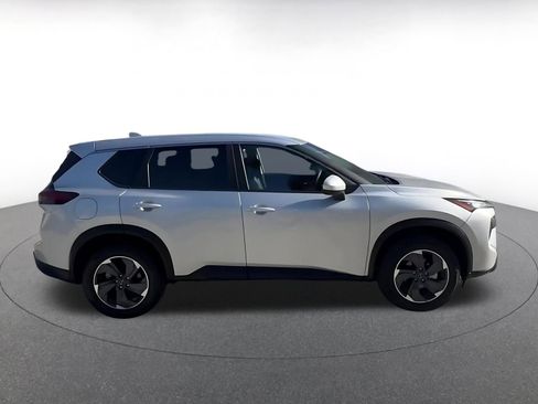 Used 2025 Nissan Rogue SV image 16