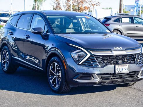 Used 2024 Kia Sportage EX image 3
